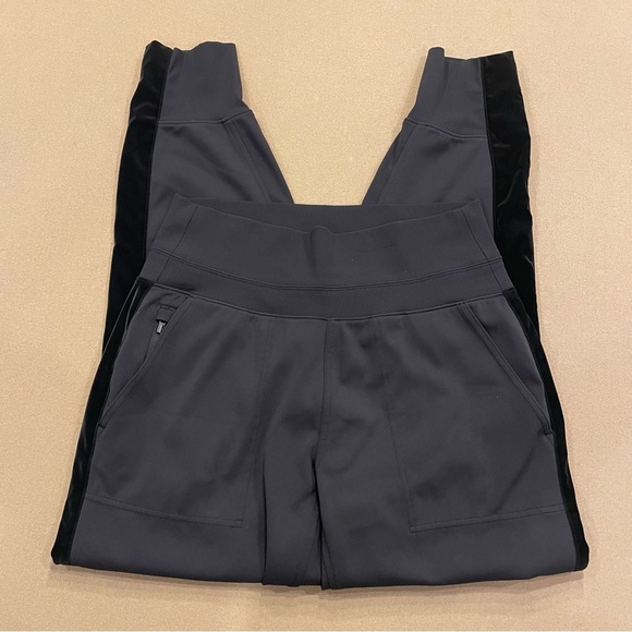 Women’s Athleta Venice Velvet Stripe Jogger Black Size Small - Picture 4 of 10